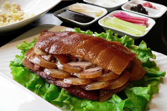 餐酒搭配，北京烤鸭除了肉质外，还要考虑配料与酱汁的味道，而不是纸上谈兵