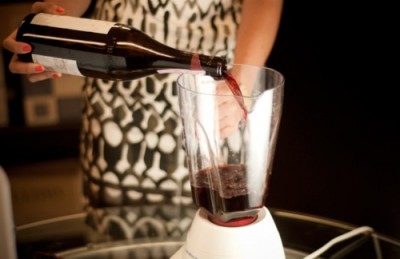 美国一个葡萄酒博客的博主还专门论述过用食品搅拌器来醒Barolo有多有效的……图片来源：Leiti Hsu, Lot18