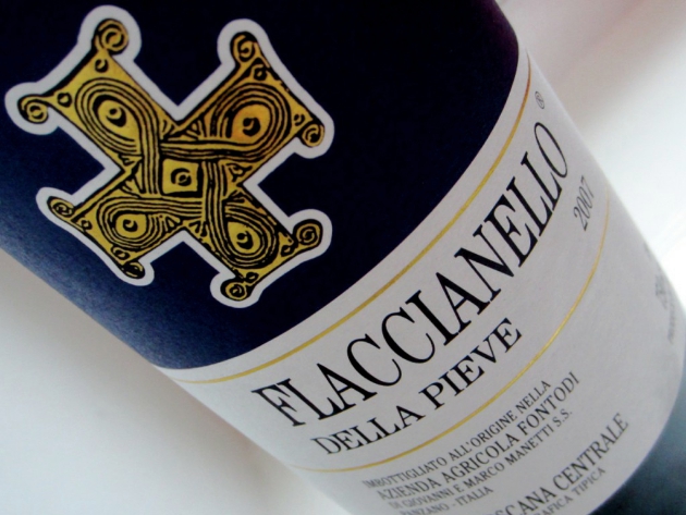 Flaccianello della Pieve酒标融合了古典和现代的风格，与瓶中酒相得益彰