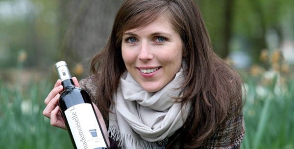 卡若琳·弗雷（Caroline Frey）和她推出不久的子品牌酒Mademoiselle L，图片来源：DR/Le Figaro