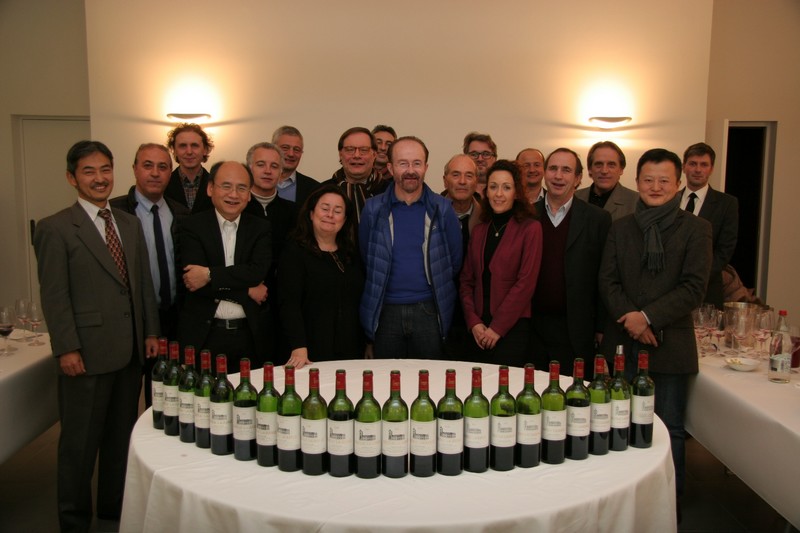 知味团队2014年1月份在波尔多拉格朗日酒庄（Chateau Lagrange）参加的一场22个年份的垂直品鉴，拍摄者：Arunas Starkus