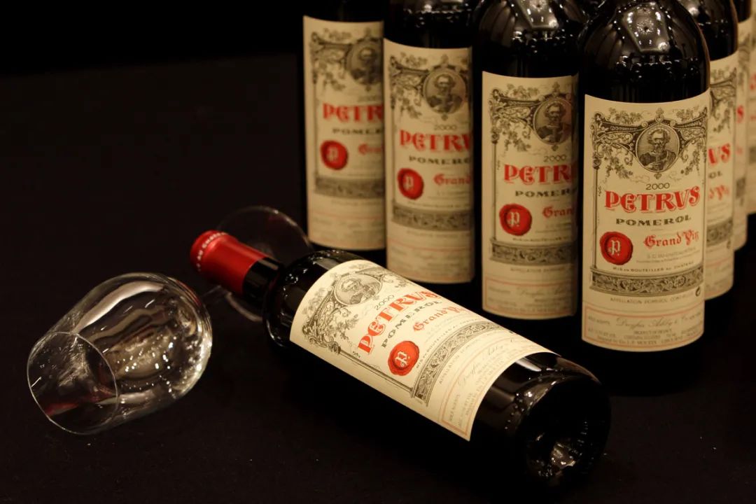 均价近3万一瓶的帕图斯，是如何登上“酒王”宝座的？