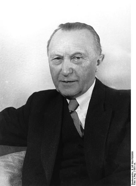 拉德·赫尔曼·约瑟夫·阿登纳（Konrad Hermann Joseph Adenauer），德国联邦第一任总理。他最大的贡献之一，就是修复了德国与法国等盟国的关系。