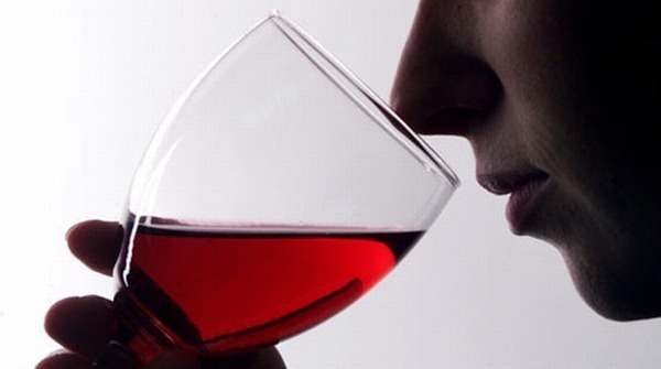 知味葡萄酒杂志“闻香识酒”：酒香的组成、来源和分类