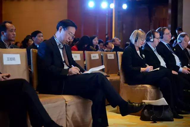 WSET全球总裁、杰西斯·罗宾逊、贝尔纳·布尔奇、伊安·达加塔、郝林海等行业领袖及产区代表作为列席嘉宾，就论坛主题奉上了极为精彩的智慧碰撞。