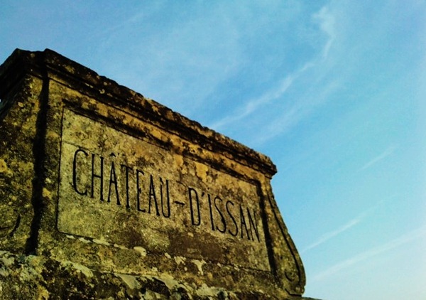 Chateau d'Issan 迪仙庄园 长长的围墙一角