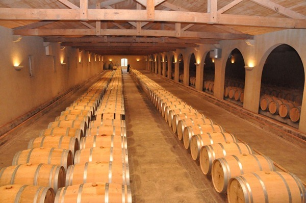 德达侯爵酒庄（Château Marquis de Terme）的陈酿酒窖