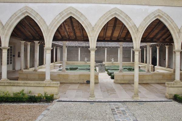 美讯庄园修道院一般的庭院