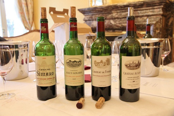 欧颂酒庄（Château Ausone）出品的6款红葡萄酒中的4款