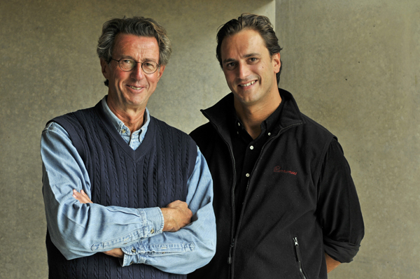 克里斯蒂安·莫艾克斯（Christian Moueix）和他的儿子爱德华·莫艾克斯（Edouard Moueix），图片来源：Ets. Jean-Pierre Moueix
