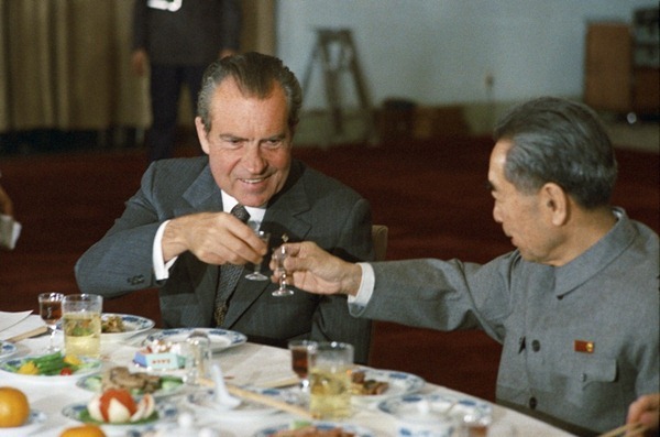 1972年尼克松访华时，周恩来总理敬酒