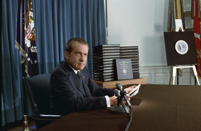 虽然尼克松对水门事件负全责，但1973年时，公众还不知道这件事