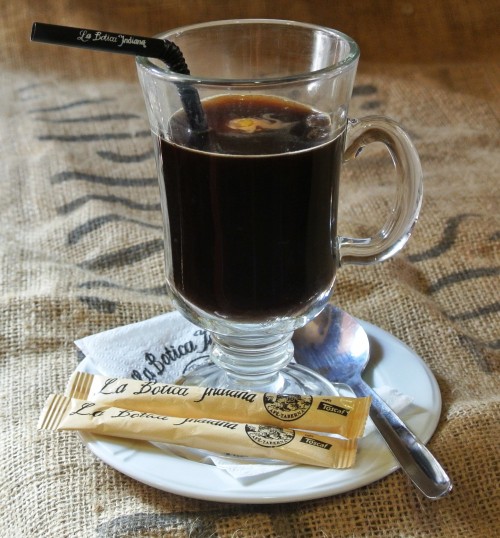 CAFÉ CARAJILLO 茴香酒咖啡 图片来源：www.laboticaindiana.es