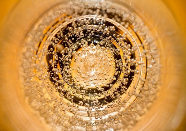 香槟迷人的气泡，图片来源：RiaPereira