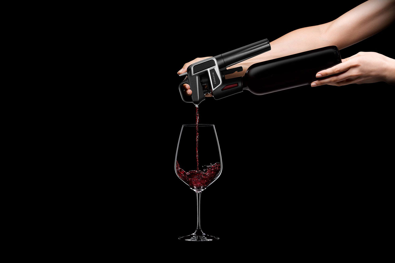 coravin-model-two-wine-opener-and-pouring-1500x1000