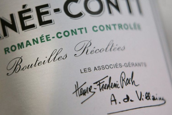 由两位管理者签名的罗曼尼康帝酒标，来源：DRC
