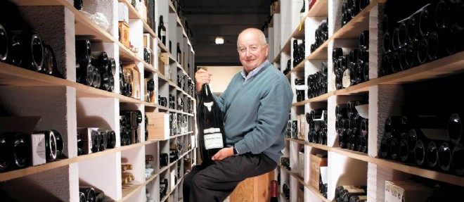 酷爱收藏老酒的Francois Audouze拥有超过1万瓶1961年之前的葡萄酒，图片来源：lepoint