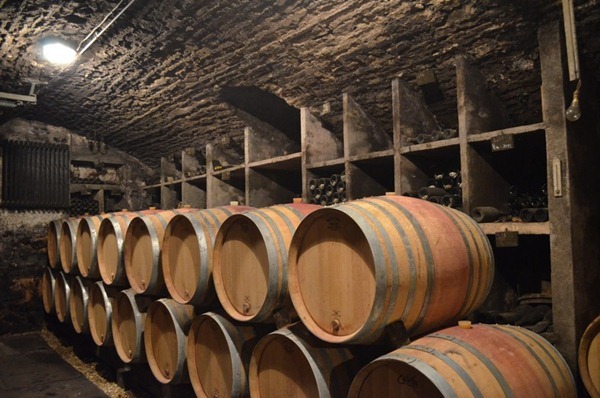 格里沃酒庄（Domaine Jean Grivot）的酒窖，来源：陈微然