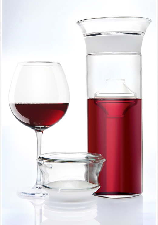 用漂浮的塞子来减少酒液与空气接触面积的Savino葡萄酒存酒罐，来源：Savino