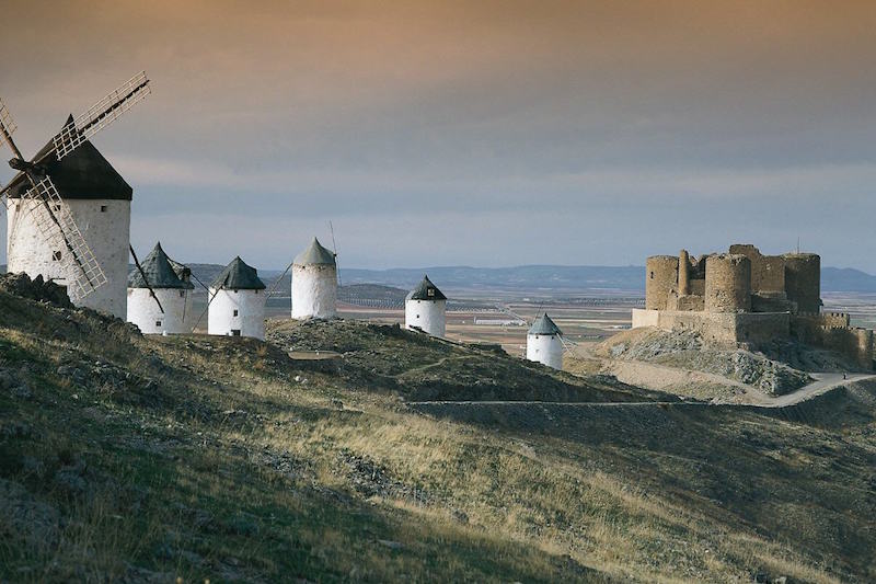 拉曼恰地区（La Mancha）经典风车磨坊，图片来源：granreserva.ch