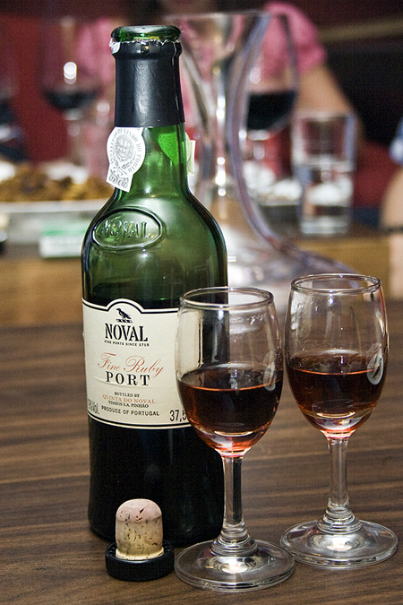 著名的波特酒庄火鸟庄园（Quinta do Noval）的波特酒，来源：socialtuna.com