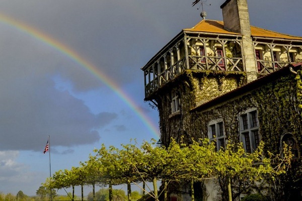 雨后初霁的诗密拉菲酒庄（Château Smith Haut-Lafitte）城堡，来源：Smith Haut-Lafitte