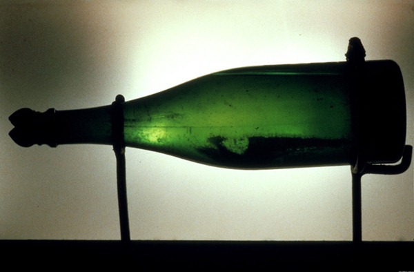 作为储备酒的香槟在瓶中在沉淀的酵母“酒脚”之上缓慢陈年